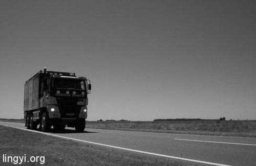 新疆老司机口中的公路异事19:山上的人