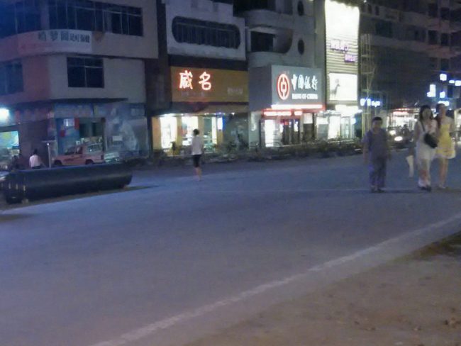 怪阿婆在镜头下消失