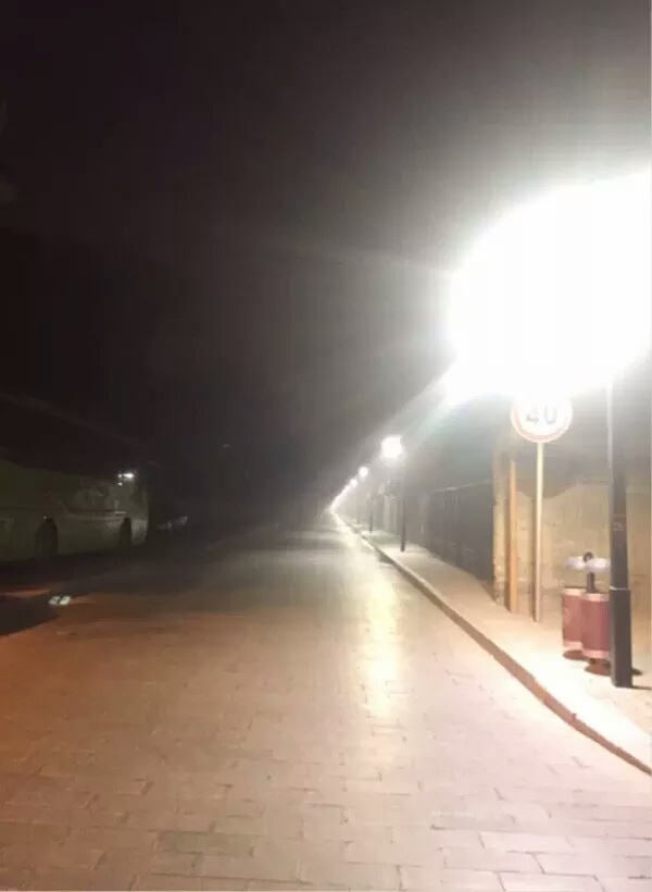 前几天和小伙伴绕西安城墙夜跑拍到的灵异照片
