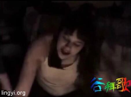 美国女子玩笔仙中邪 嘴角流血