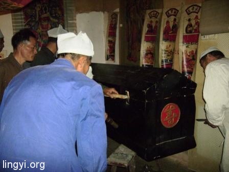 因为阎王爷抓错小鬼，竟让老头子“死而复生”！