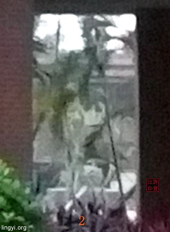 门外奇异的“黑白照片”