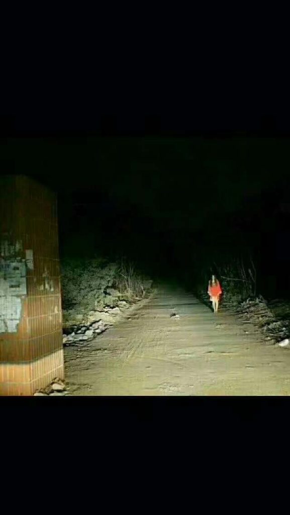 乡间小路的女鬼