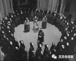 尸吻——回乡，居然有阿婆宣传亲吻尸体可得道成仙