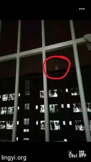 男寝闹鬼?这张图可以吓我好久了