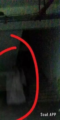 男寝闹鬼？这张图可以吓我好久了