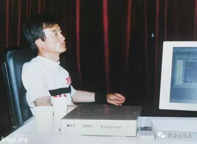 她压著我硬上!农民被女外星人强暴 一撑就是40分钟 还留下了后代! 她压著我硬上!农民被女外星人强暴 一撑就是40分钟 还留下了后代!