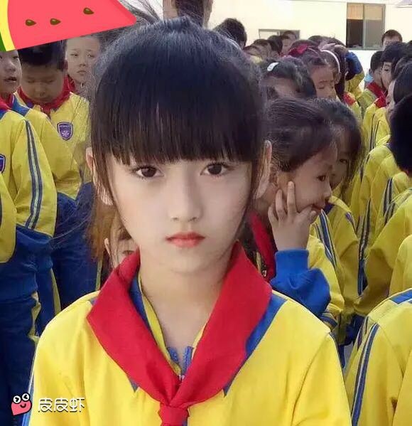 网络上流传的一张灵异照，是一个小学生的生活照