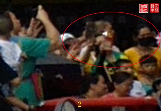 灵异兴致勃勃观看小朋友六一文艺表演