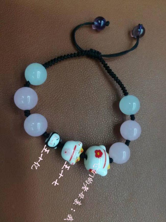 猫十七：玻璃门后面的“人”型物体