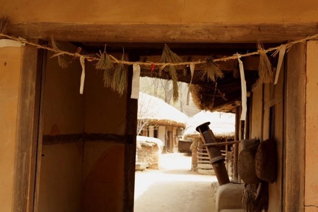 把先人骸骨挖出来?!亚洲其他国家怎样过“鬼节”…