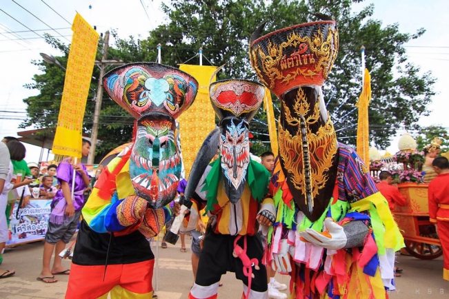 把先人骸骨挖出来?!亚洲其他国家怎样过“鬼节”…