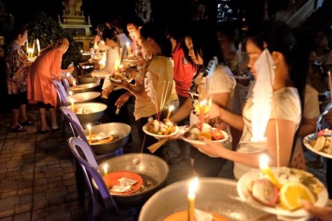把先人骸骨挖出来?!亚洲其他国家怎样过“鬼节”…