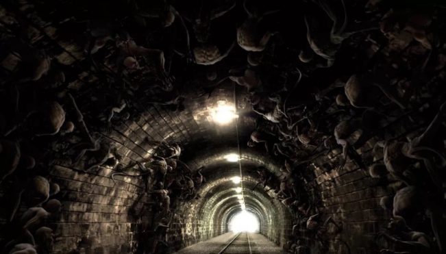 乘客跳下站台后失踪,十号线无头尸事件,细数地铁里发生的灵异事件!