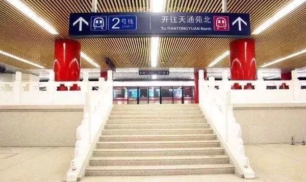 乘客跳下站台后失踪,十号线无头尸事件,细数地铁里发生的灵异事件!