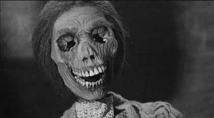 尸变，人皮缝脸，电锯杀人狂，十部世界级的恐怖片，胆小慎入！