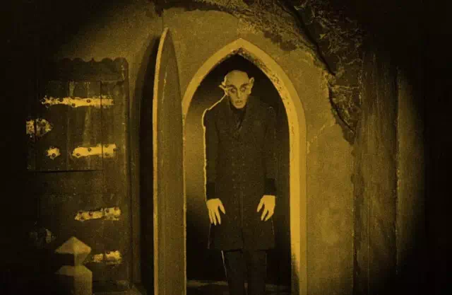 尸变，人皮缝脸，电锯杀人狂，十部世界级的恐怖片，胆小慎入！