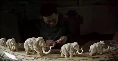 西伯利亚“挖尸人”,挖出来的95%都被销往中国!