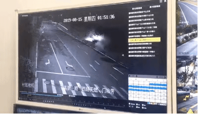 广东男子飙车死亡,前一天朋友圈召唤“黑白无常”……