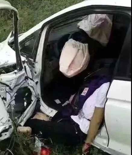 广东男子飙车死亡,前一天朋友圈召唤“黑白无常”……