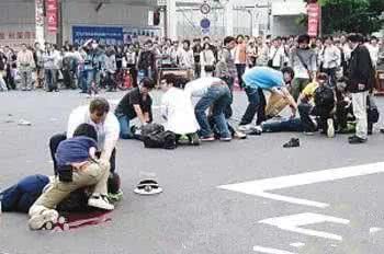 最离奇的日本杀人案，64岁妇人通过“控心术”，造成十余人死亡！