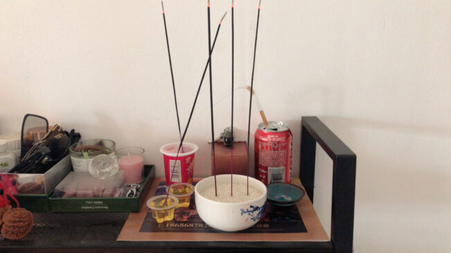 猫十七:视频里的可乐是古曼童在喝吗?