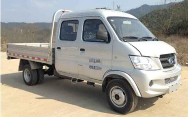 大年初二开车撞新坟