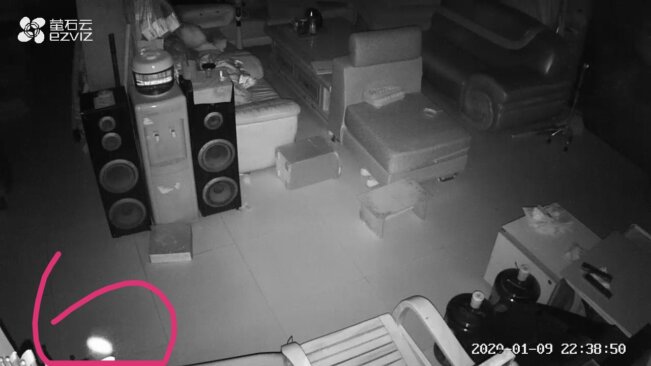 监控里出现漂游的光点是什么？