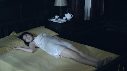 老宅诡事：睡觉时感觉身边有一个人