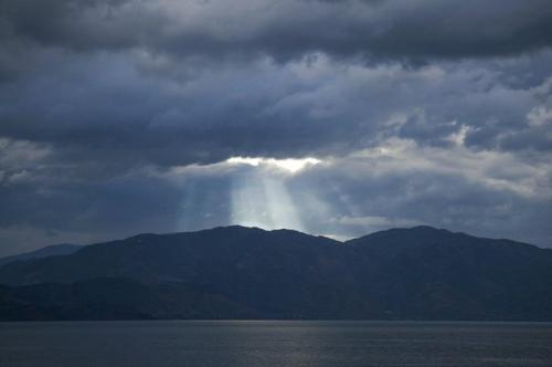三峡奇事之神秘白光