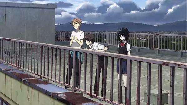 学校顶楼宿舍有一辆玩具车,同学奶奶说是死过小孩才放的