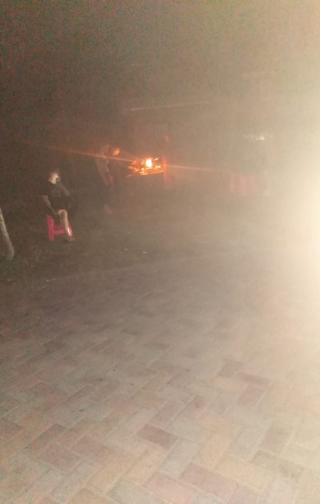 这厕所有个女人上吊死了,今天头七,死的时候穿红衣服肚里还有孩子