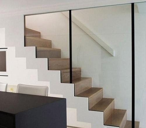 元旦节,楼上下楼的踏踏声