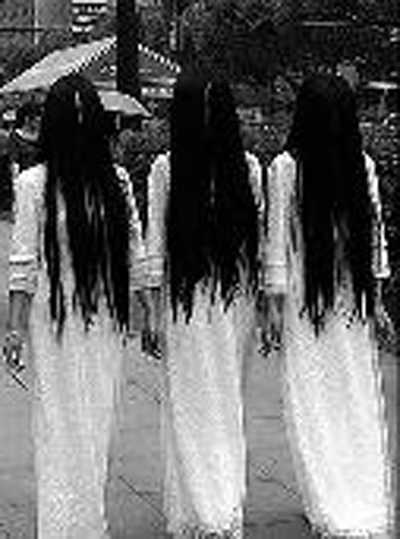 夜晚寝室里的无脸女人