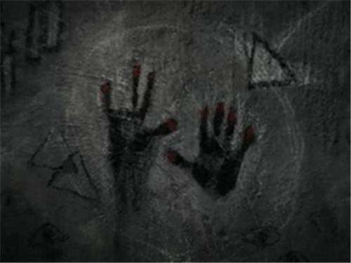 暴雨中的身影！