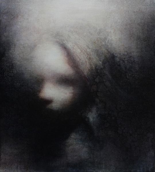 看不清楚脸的女孩