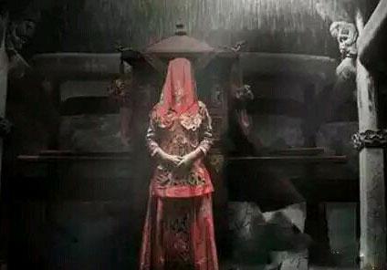 征集冥婚素材的一名记者