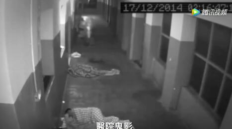 二战遗留的废墟坑道，竟然拍到二战日本兵的地缚灵