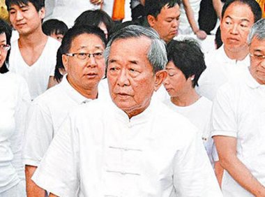 泰国白龙王灵异事:13岁开天眼 预言谢霆锋车祸