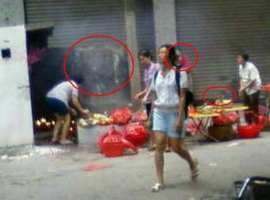 鬼节白天直拍两幅（手机拍摄）