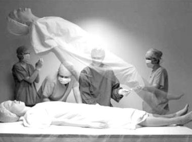 高官灵魂出体俯视病房 醒后信佛