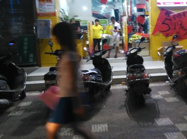 怪腿阿妹慢些走(补发)