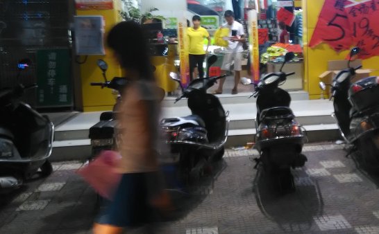 怪腿阿妹慢些走(补发)