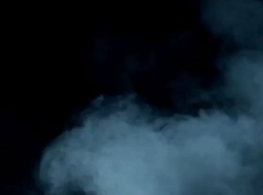 灵异视频：夜路开车拍摄到女鬼