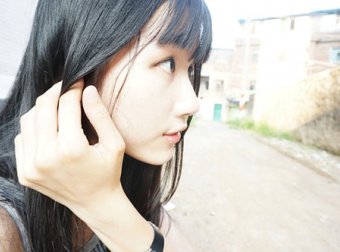 【亲身经历的灵异事件】房间越来越复杂的墙和关不上的灯 求解…