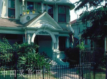 上海火葬场上修起来的别墅……