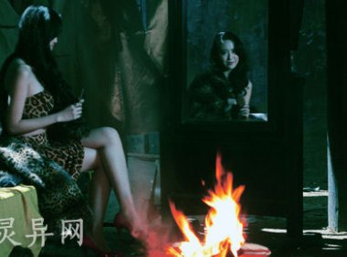 老房子里的镜子