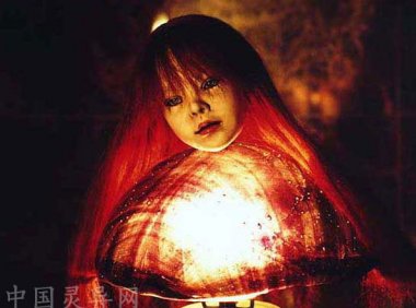 千万不要盯着娃娃的眼睛看