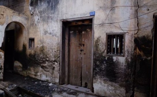 哥哥朋友旅游时候拍到的灵异照片，只做了曝光处理，大家看看，接受PS大神鉴定，我也想知道真假