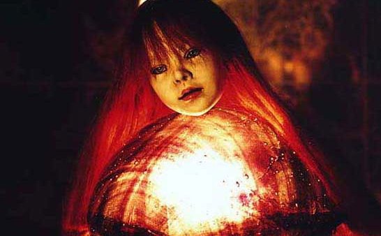 千万不要盯着娃娃的眼睛看